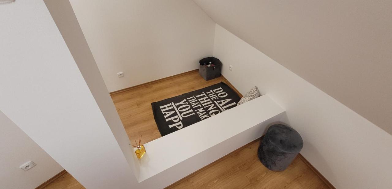 U Lva Apartment